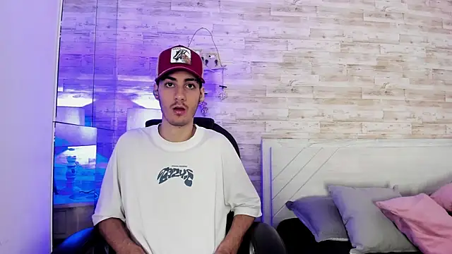 Snapshot of Emir_Ozan_ chatting on 01-14-26, 11:36 Emir Ozan online show from 01-14-26, 11:36