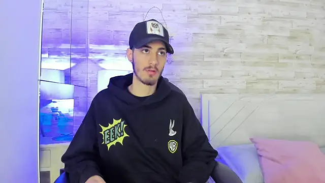 Snapshot of Emir_Ozan_ chatting on 01-11-26, 11:39 Emir Ozan online show from 01-11-26, 11:39