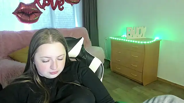 GirlPlayer online show from 04-19-26, 09:10