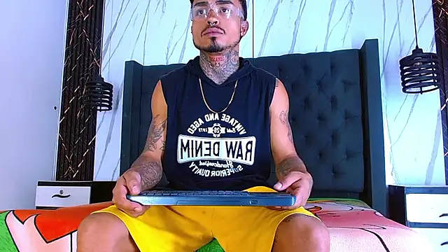 Hot Latino x online show from 01-13-26, 12:42