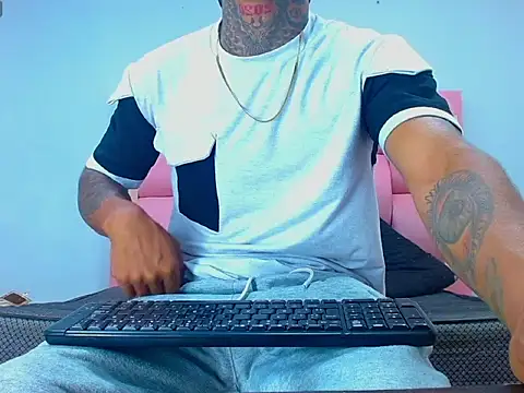 Hot Latino x online show from 02-23-26, 12:50