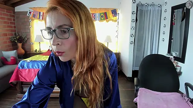 Snapshot of Charlotte-Willson chatting on 06-27-26, 04:13 Charlotte-Willson online show from 06-27-26, 04:13