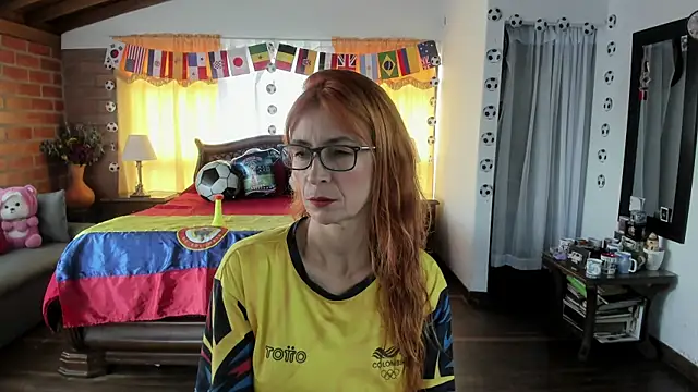 Snapshot of Charlotte-Willson chatting on 06-17-26, 04:39 Charlotte-Willson online show from 06-17-26, 04:39