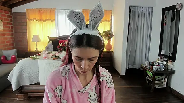 Charlotte-Willson online show from 04-06-26, 03:57