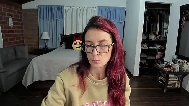 Charlotte-Willson online show from 11-26-25, 01:05