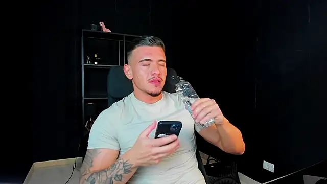 ElijahThorne online show from 04-08-26, 09:11