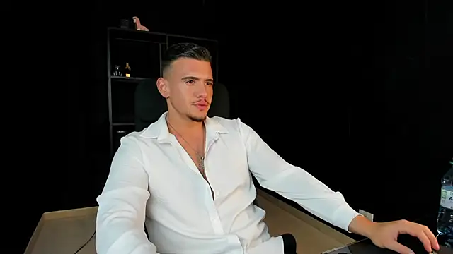 ElijahThorne online show from 04-10-26, 06:42