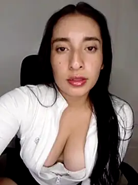 kira-stormm online show from 04-12-26, 09:40