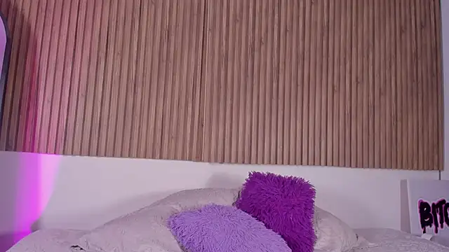 Hayley-Fox online show from 11-28-25, 02:45