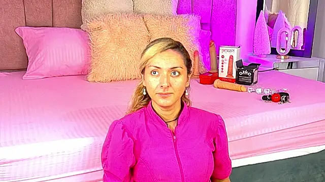 Lunitaa Diva online show from 12-20-25, 02:20