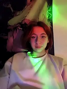 Snapshot of Luna_Brush chatting on 11-20-25, 07:25 Luna Brush online show from 11-20-25, 07:25