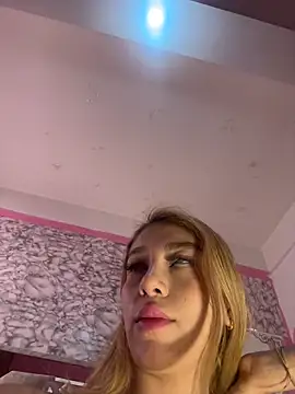 Snapshot of valeryfox__ chatting on 11-28-25, 12:05 valeryfox online show from 11-28-25, 12:05