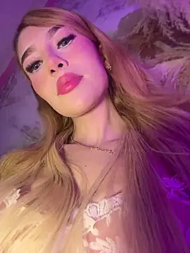 Snapshot of valeryfox__ chatting on 12-22-25, 12:22 valeryfox online show from 12-22-25, 12:22