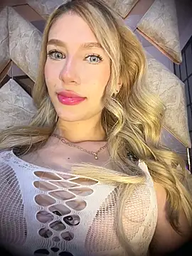 valeryfox   online show from 05-26-26, 12:20