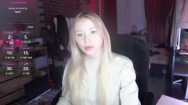 Snapshot of mollydollka chatting on 11-23-25, 03:11 mollydollka online show from 11-23-25, 03:11