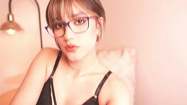 Mackenzie Lia online show from 02-18-26, 07:54