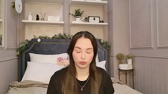 Amber Bond online show from 01-13-26, 05:55