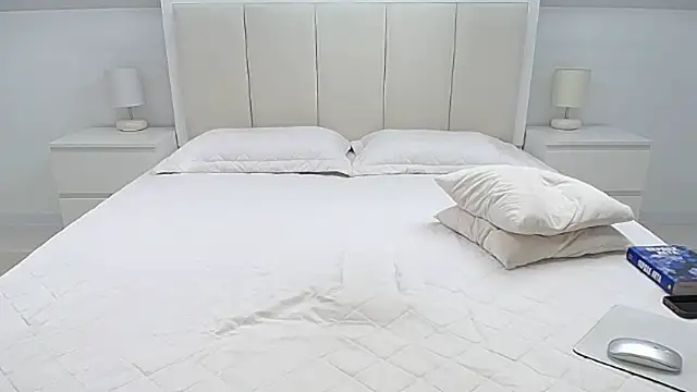 Milena29 online show from 03-11-26, 06:18