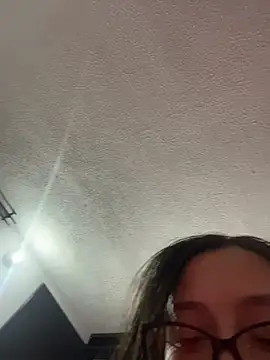 Snapshot of LyaRose chatting on 12-17-25, 11:32 LyaRose online show from 12-17-25, 11:32