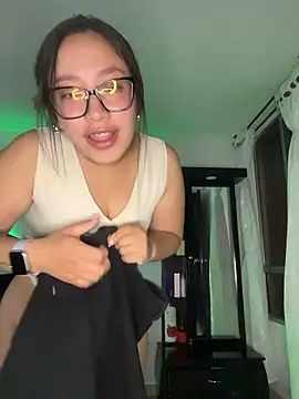 Snapshot of LyaRose chatting on 01-13-26, 02:26 LyaRose online show from 01-13-26, 02:26