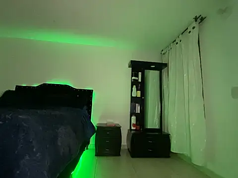 Snapshot of LyaRose chatting on 01-12-26, 02:07 LyaRose online show from 01-12-26, 02:07