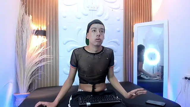 Amelia hans online show from 11-21-25, 08:52