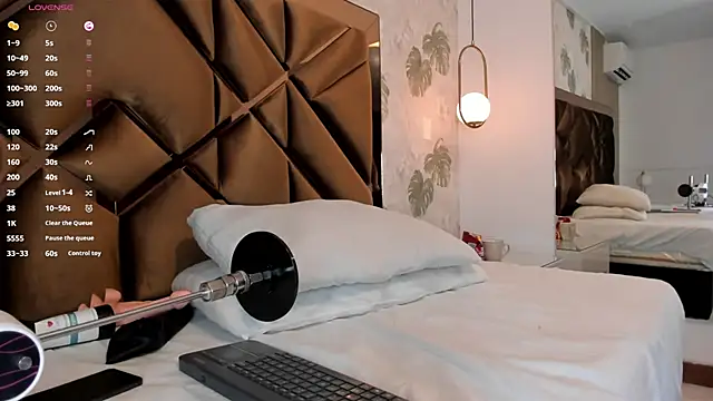 Alexa-Lynx online show from 04-10-26, 05:03