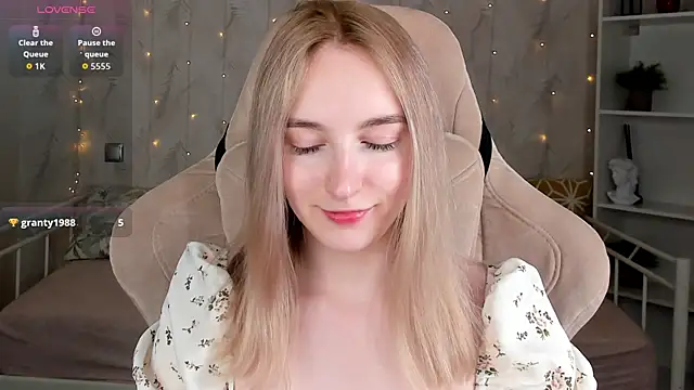 Shy Polly online show from 04-14-26, 12:04