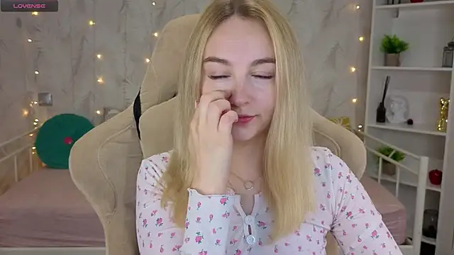 Shy Polly online show from 07-17-26, 12:08