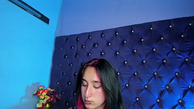 CharlotteStuart online show from 04-09-26, 04:03