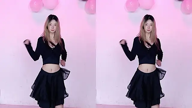 Snapshot of CM---002 chatting on 02-23-26, 01:40 CM---002 online show from 02-23-26, 01:40