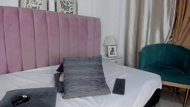 Snapshot of Bad_queen22 chatting on 01-13-26, 06:17 Bad queen22 online show from 01-13-26, 06:17