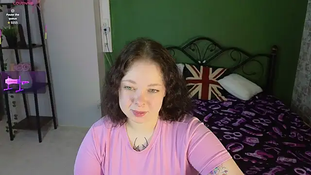 Snapshot of Vlada_vv chatting on 05-06-26, 05:33 Vlada vv online show from 05-06-26, 05:33