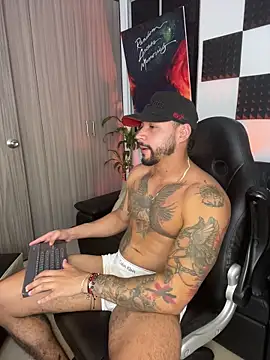 NikoHank online show from 12-16-25, 04:28