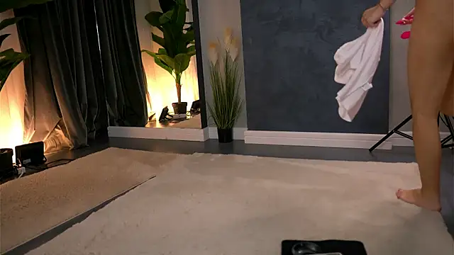 AishleyBee online show from 04-08-26, 11:01