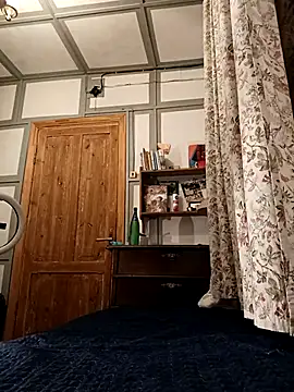 Susiee Redd online show from 12-19-25, 01:46