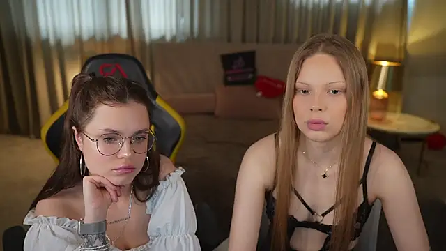 Charlotte Dreams online show from 04-30-26, 11:28