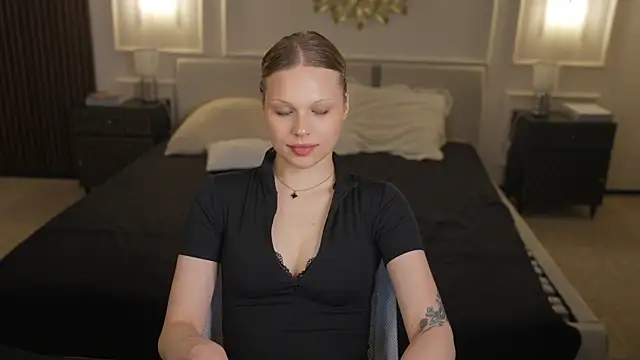 Charlotte Dreams online show from 07-07-26, 08:34