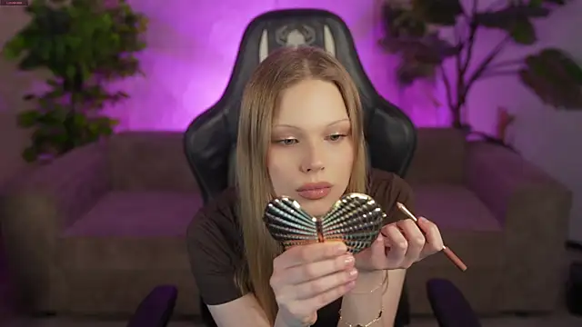Charlotte Dreams online show from 05-06-26, 03:05