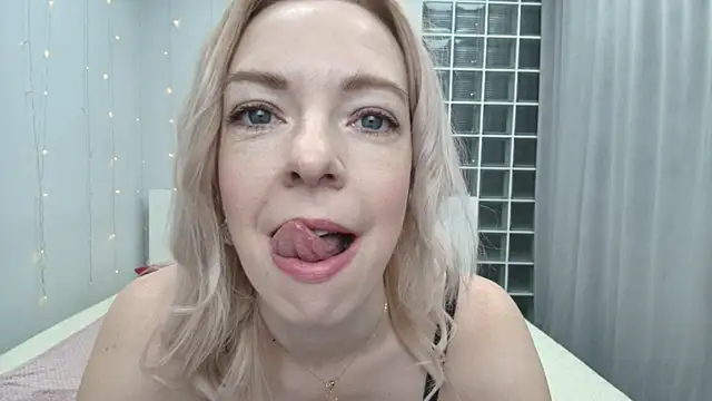 Snapshot of Brightly_Heizer chatting on 04-03-26, 12:39 Brightly Heizer online show from 04-03-26, 12:39