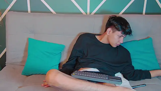 Liam Sinclair online show from 12-19-25, 01:02