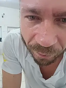 RobertoLuiz84 online show from 05-08-26, 12:53