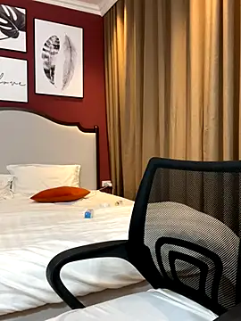 Queen-of-Love online show from 12-21-25, 12:35