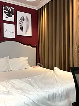 Queen-of-Love online show from 11-22-25, 09:57