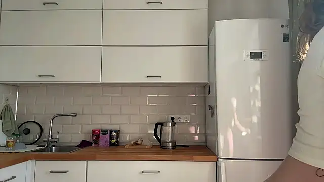 ElfriedaZwack online show from 03-27-26, 10:16