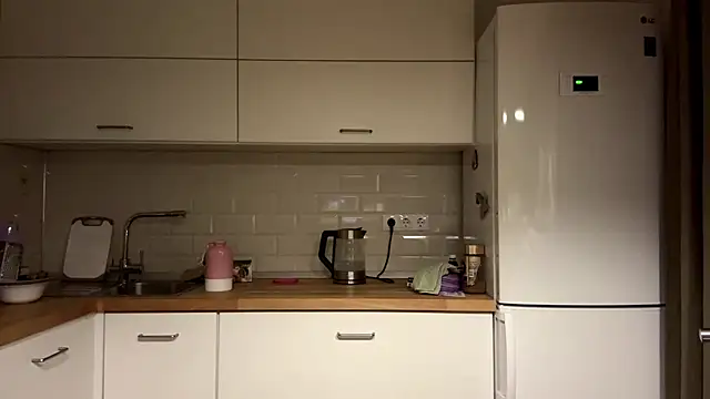 ElfriedaZwack online show from 01-18-26, 05:16