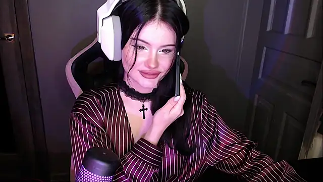 Moon raven online show from 12-15-25, 05:30