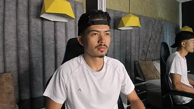 NicolaiKarav online show from 12-04-25, 11:42