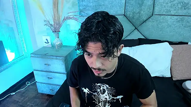 Snapshot of NicolaiKarav chatting on 06-08-26, 01:00 NicolaiKarav online show from 06-08-26, 01:00