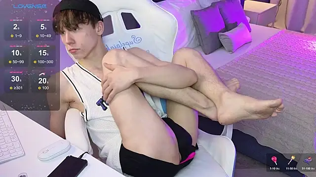 Snapshot of cuMte_boy chatting on 11-23-25, 04:33 cuMte boy online show from 11-23-25, 04:33